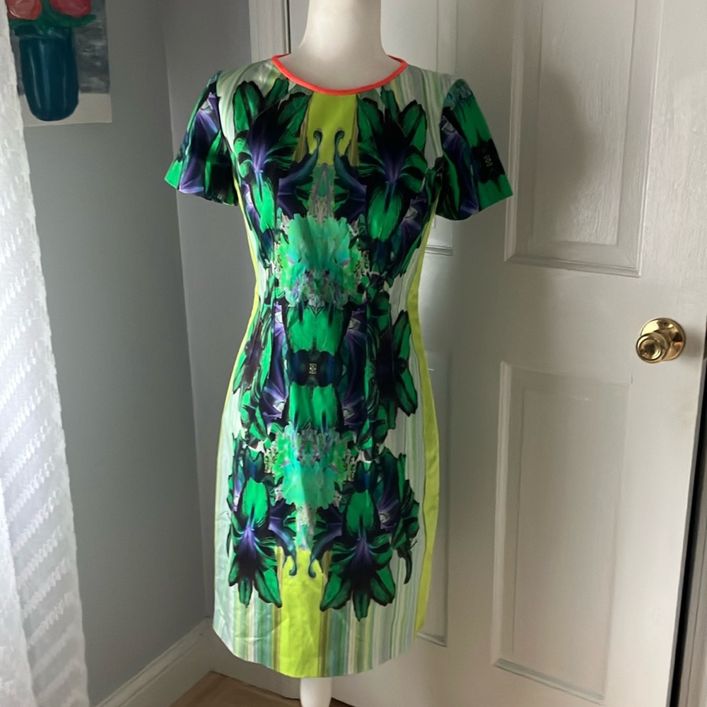 Stunning Elie Tahari hourglass below knee dress mod floral exposed zipper 6